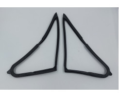 Front quarter-light seals (pair) Front quarter-light seals (pair)